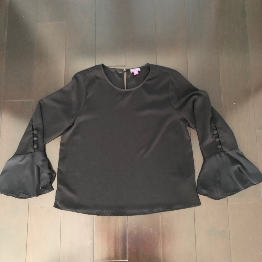 Vince Camuto gorgeous bell sleeve black blouse. Size M.